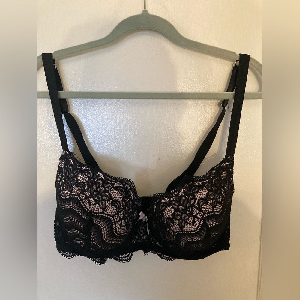 Daisy Fuentes black and pink lace push-up bra, 40C, underwire, adjustable straps